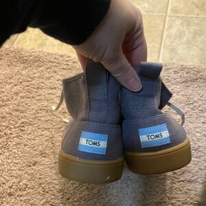 Toms canvas booties/mid top